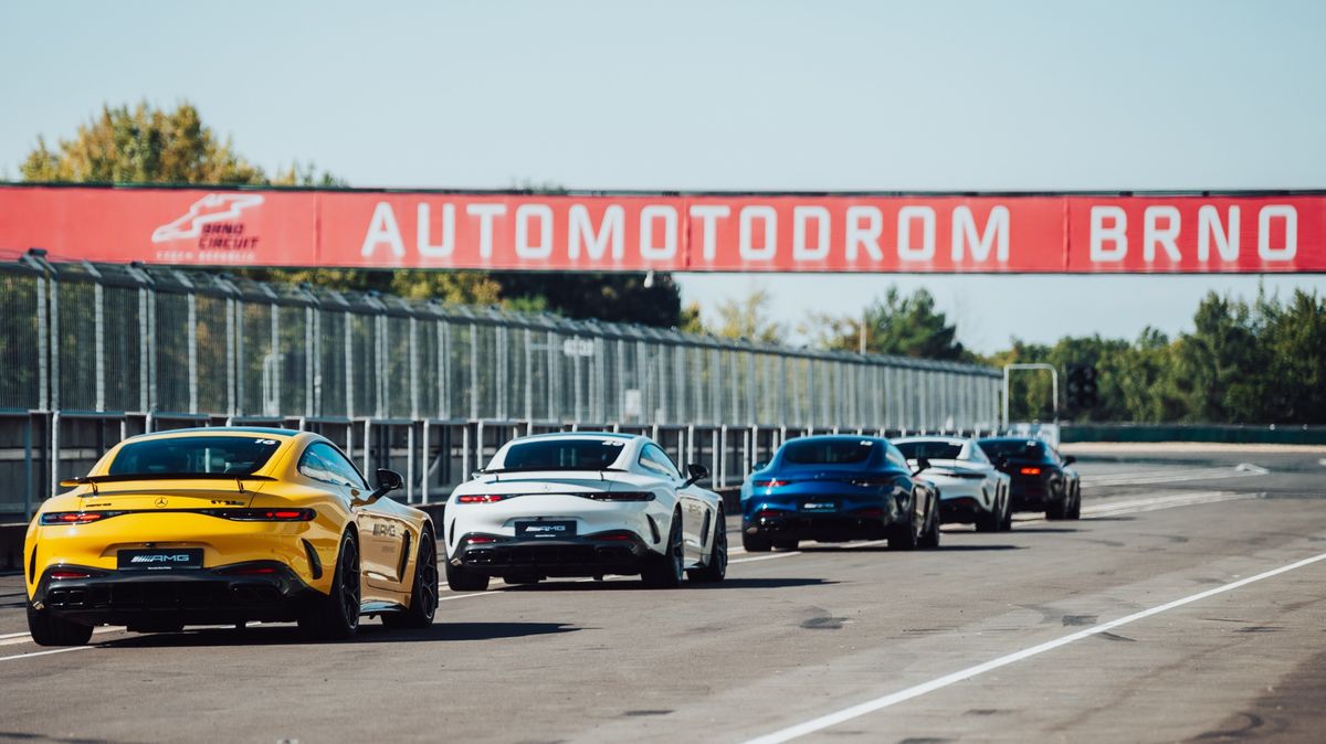 Krocení hrozivých šelem od AMG na okruhu v Brně: Když stovky divokých koní baví i vyučují
